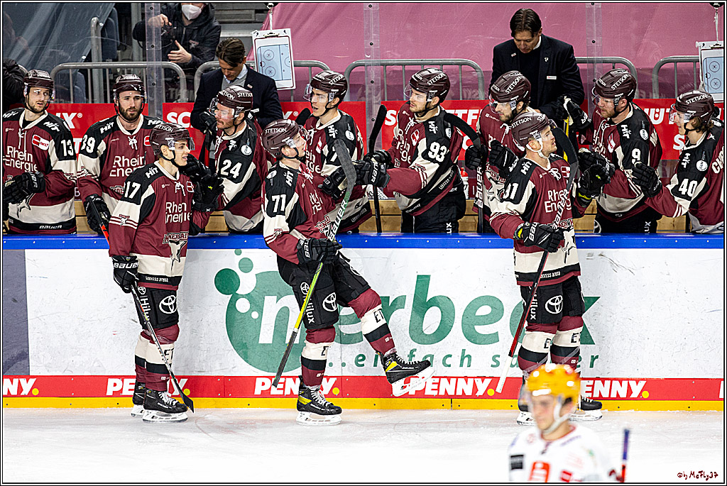 PENNY DEL;  Koelner Haie - Fischtown Pinguins Bremerhaven; Koeln, 12.02.2021